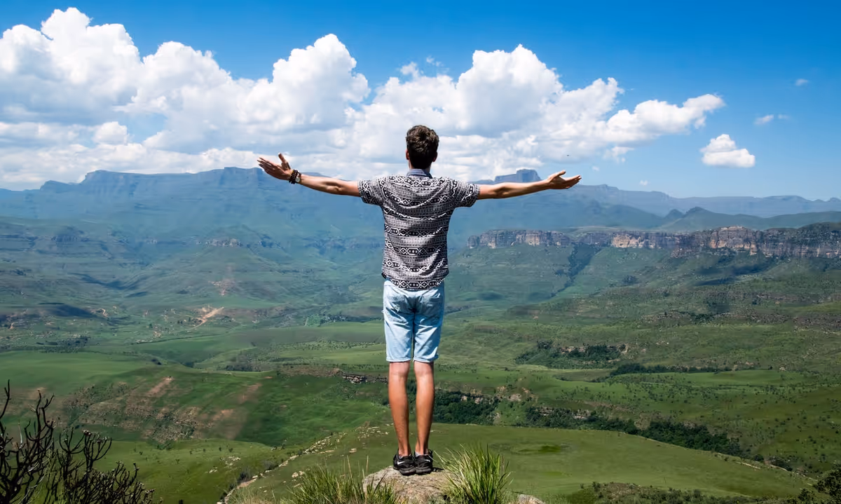 How to Declutter Yourself From the Social Media Mess Feature Image