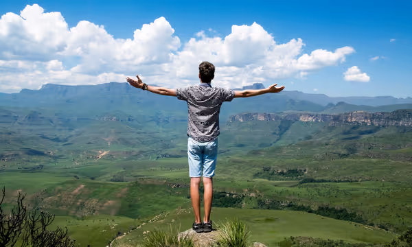 How to Declutter Yourself From the Social Media Mess Feature Image